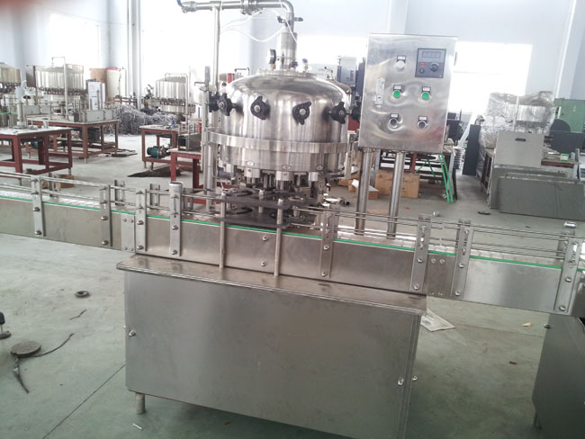 12頭含汽易拉罐飲料灌裝機(jī)