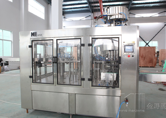 三合一瓶裝礦泉水生產(chǎn)線灌裝機(jī)