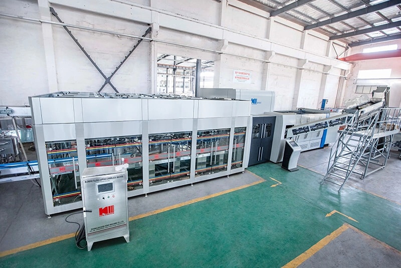 吹灌旋一體機(jī)12000-54000瓶/時(shí)